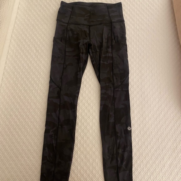 Lululemon Fast and Free Tight II 25" *Non-Reflective Nulux CAMO DEEP COAL MULTI - Picture 2 of 8